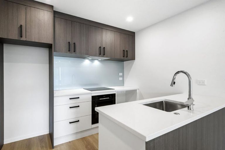 Photo of property in 8/94 Godley Road, Green Bay, Auckland, 0604