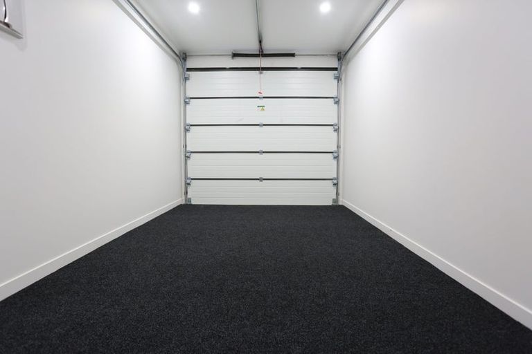 Photo of property in 13d King Richard Place, Browns Bay, Auckland, 0630