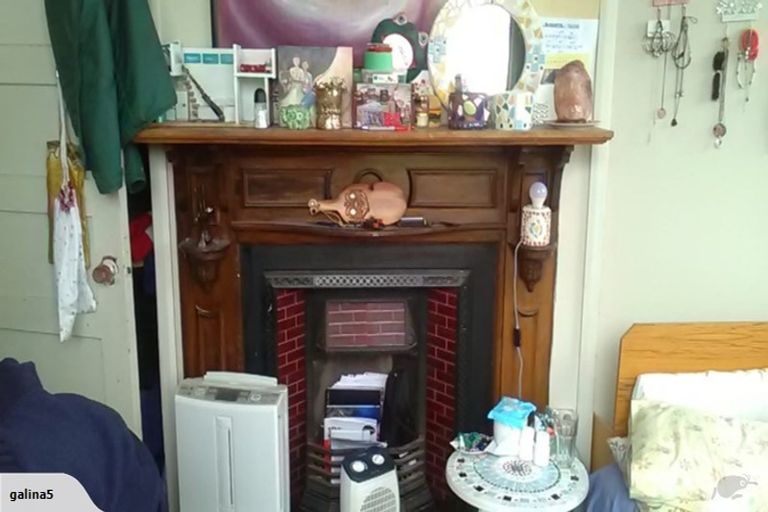 Photo of property in 20 Athol Place, Ravensbourne, Dunedin, 9022