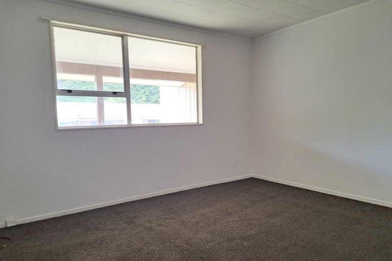 Photo of property in 5 Garnet Grove, Birchville, Upper Hutt, 5018