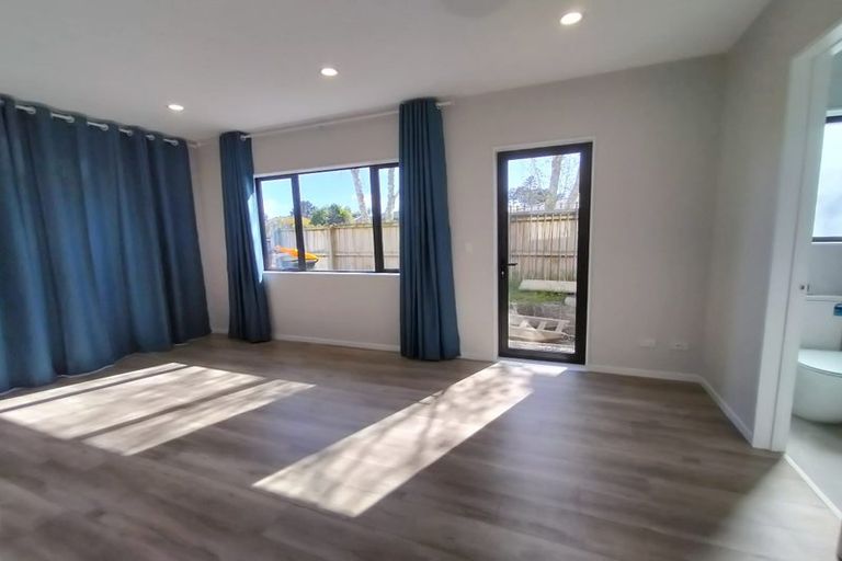 Photo of property in 26 Golfland Drive, Golflands, Auckland, 2013