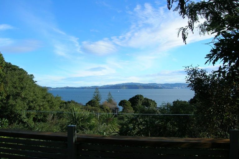 Photo of property in 5 Kaitawa Road, York Bay, Lower Hutt, 5013