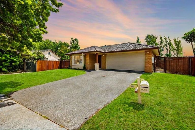 Photo of property in 98 Riverton Drive, Randwick Park, Auckland, 2105