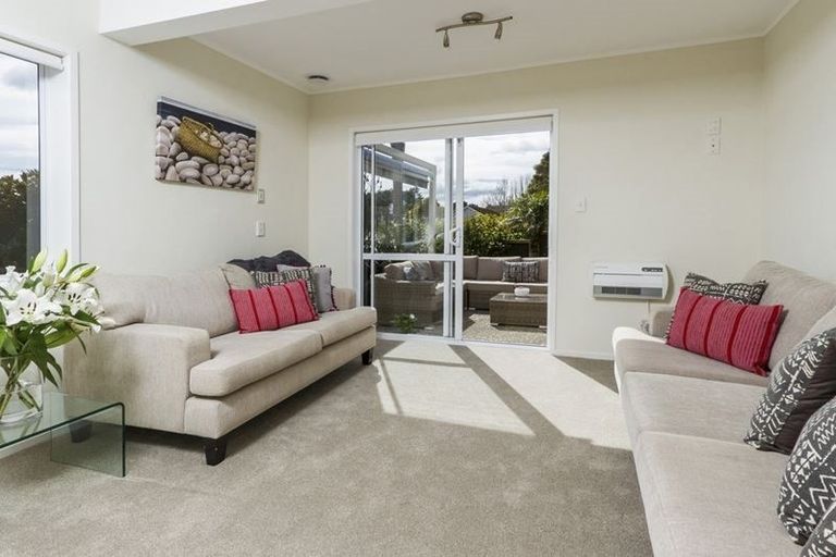 Photo of property in 38 Catalina Crescent, Forrest Hill, Auckland, 0620