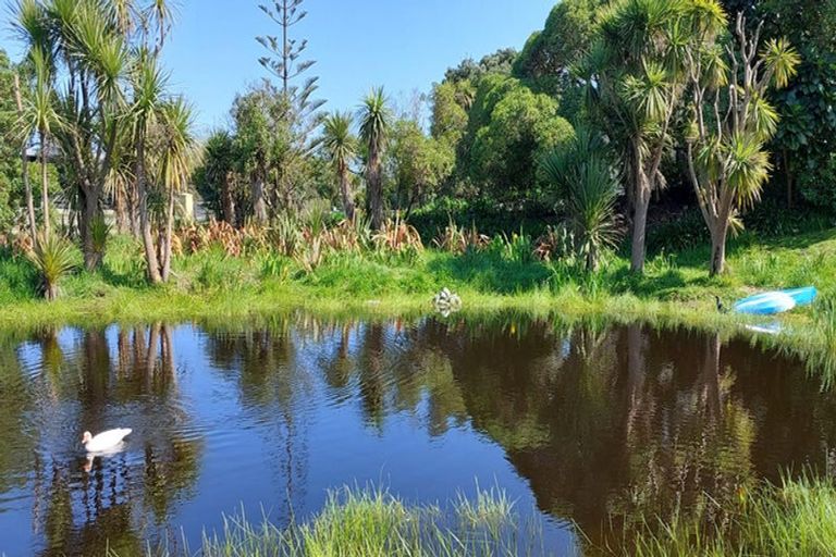 Photo of property in 106 Paetawa Road, Peka Peka, Waikanae, 5391