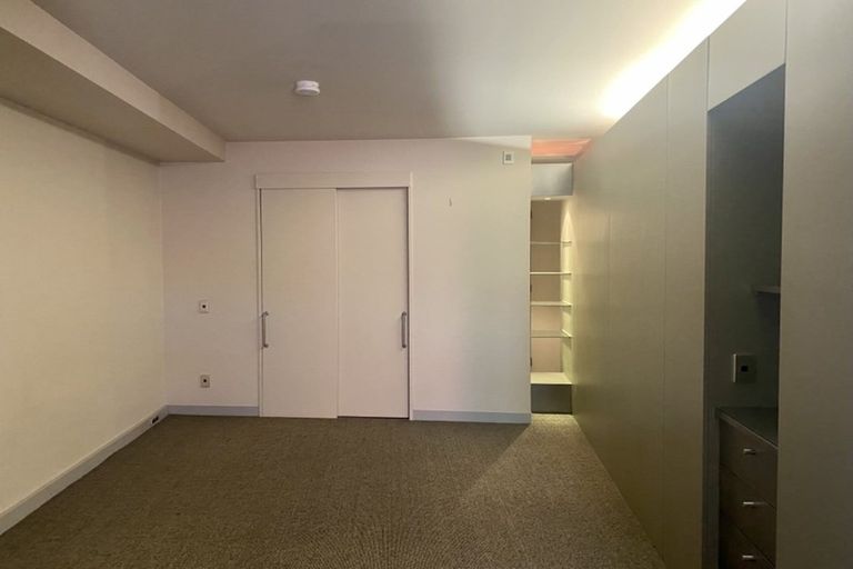 Photo of property in Gerondis Bldg Apartments, 404/60 Willis Street, Wellington Central, Wellington, 6011