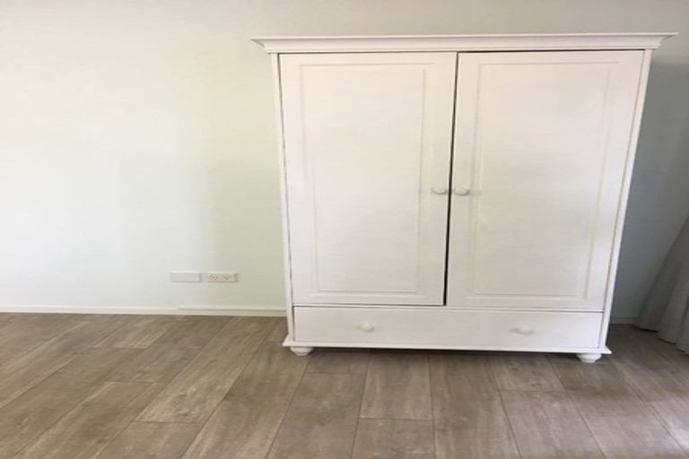 Photo of property in 1/8 Second Avenue, Stanley Point, Auckland, 0624