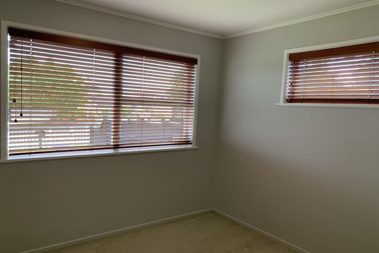 Photo of property in 57 Avonleigh Road, Green Bay, Auckland, 0604