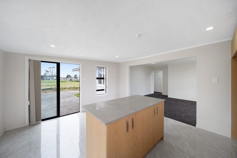 Photo of property in 15 Mayflower Close, Mangere East, Auckland, 2024