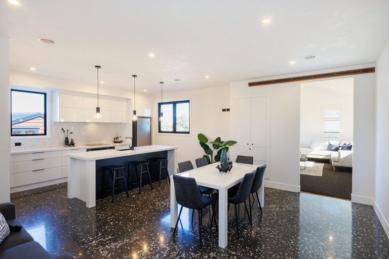 Photo of property in 2 Waimarama Court, Roslyn, Palmerston North, 4414