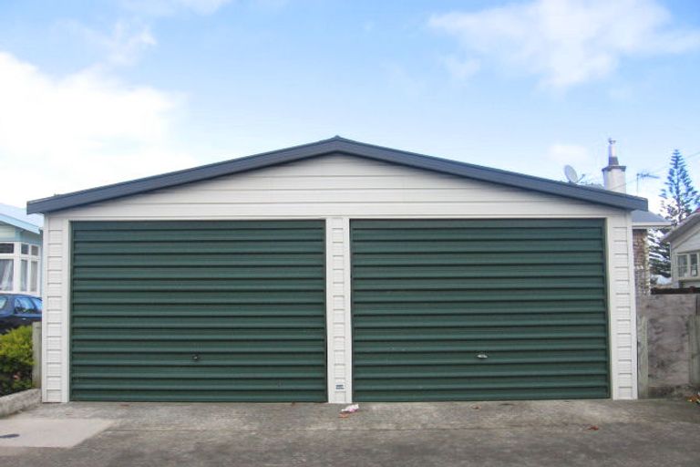 Photo of property in 143 Whites Line East, Waiwhetu, Lower Hutt, 5010