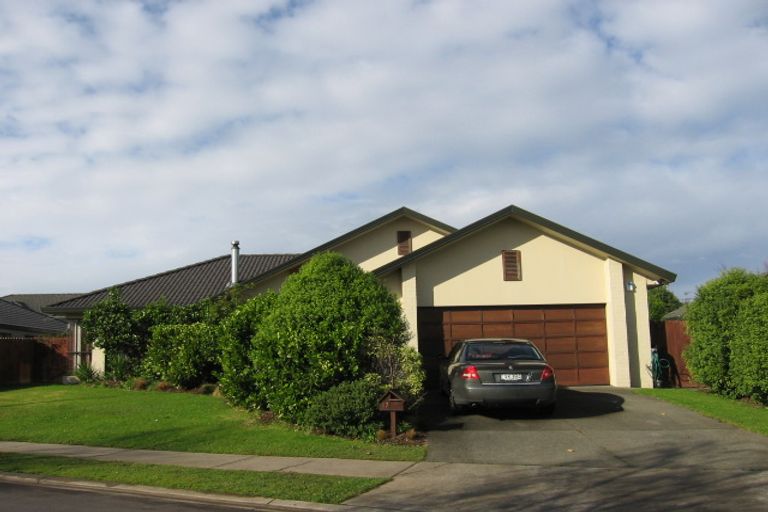 Photo of property in 15 Mellefont Close, East Tamaki Heights, Auckland, 2016