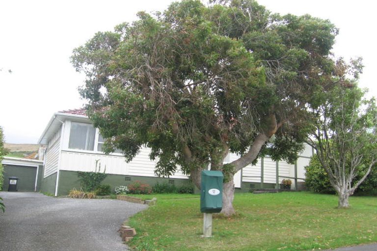 Photo of property in 13 Taylor Terrace, Tawa, Wellington, 5028