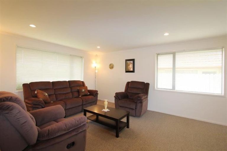 Photo of property in 32 Nanleen Rise, Manurewa, Auckland, 2105