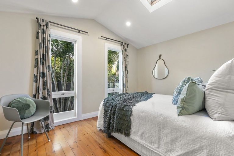 Photo of property in 26 Jubilee Avenue, Devonport, Auckland, 0624