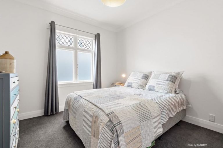 Photo of property in 27 The Parade, Island Bay, Wellington, 6023