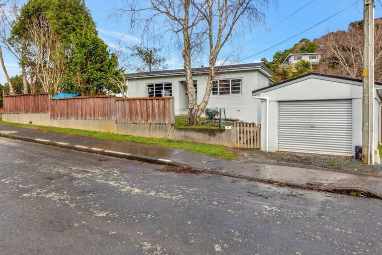 Photo of property in 48 Stokes Valley Road, Stokes Valley, Lower Hutt, 5019