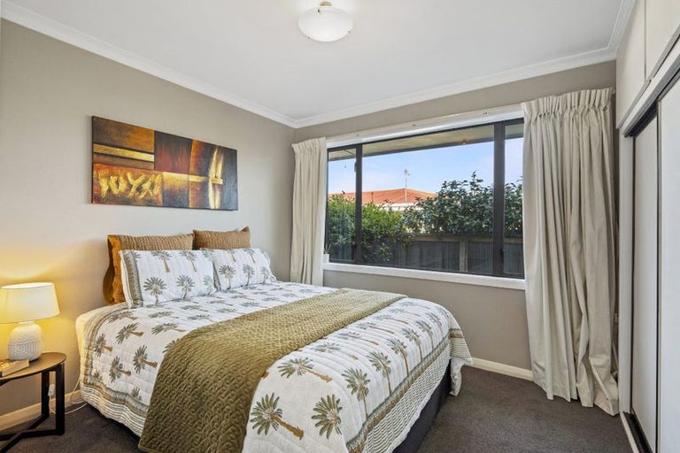 Photo of property in 320 Main North Road, Redwood, Christchurch, 8051