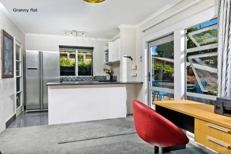 Photo of property in 11 Blacks Road, Greenhithe, Auckland, 0632