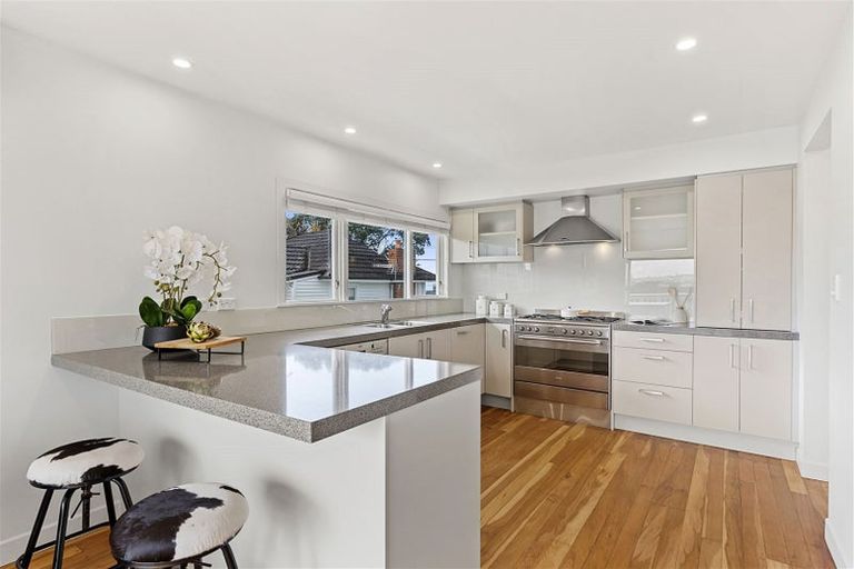 Photo of property in 130 Aberdeen Road, Campbells Bay, Auckland, 0620