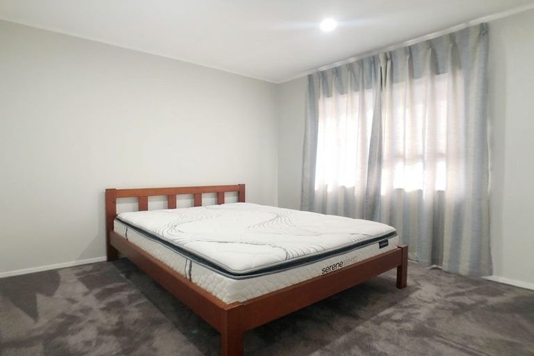 Photo of property in 2/3 Sevilla Place, Unsworth Heights, Auckland, 0632