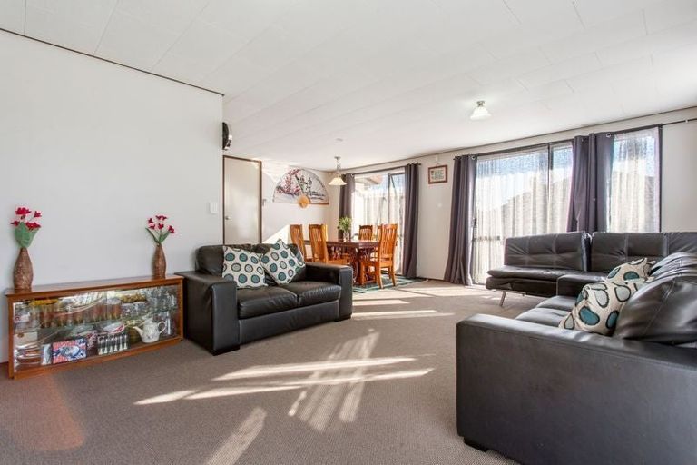 Photo of property in 34 Bernina Place, Weymouth, Auckland, 2103