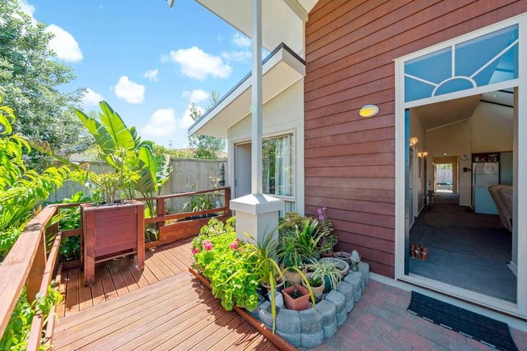 Photo of property in 5 Woodbank Drive, Glen Eden, Auckland, 0602