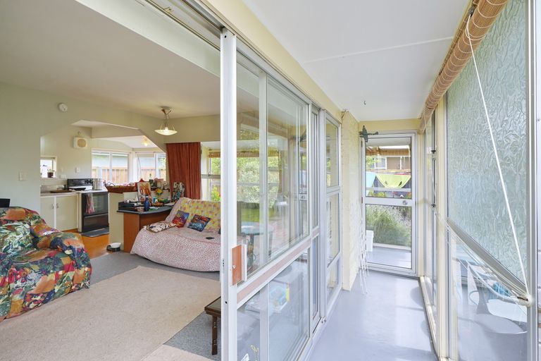 Photo of property in 2/23 Crofton Road, Harewood, Christchurch, 8051