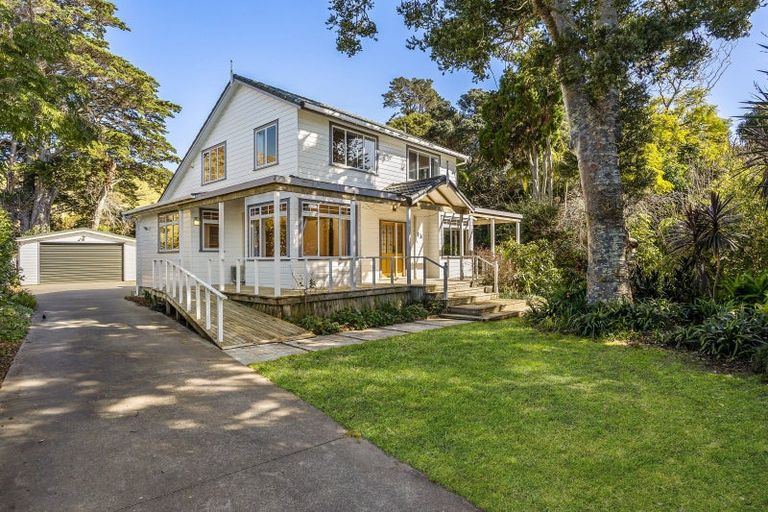 Photo of property in 1431 Clevedon Kawakawa Road, Kawakawa Bay, Papakura, 2585