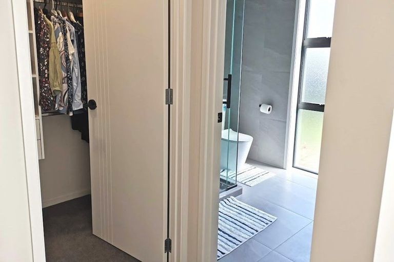 Photo of property in 12 Tarras Road, Kumeu, 0810