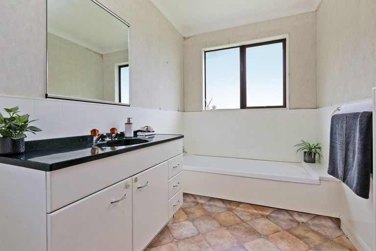 Photo of property in 3 Ryan Crescent, Greenmeadows, Napier, 4112