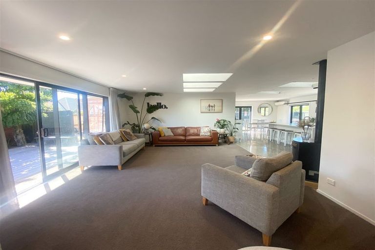 Photo of property in 32 Orlando Crescent, Waimairi Beach, Christchurch, 8083