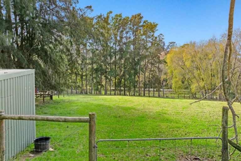 Photo of property in 200 Awa Road, Kumeu, 0891