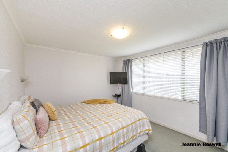 Photo of property in 30 Caroline Crescent, Highbury, Palmerston North, 4412