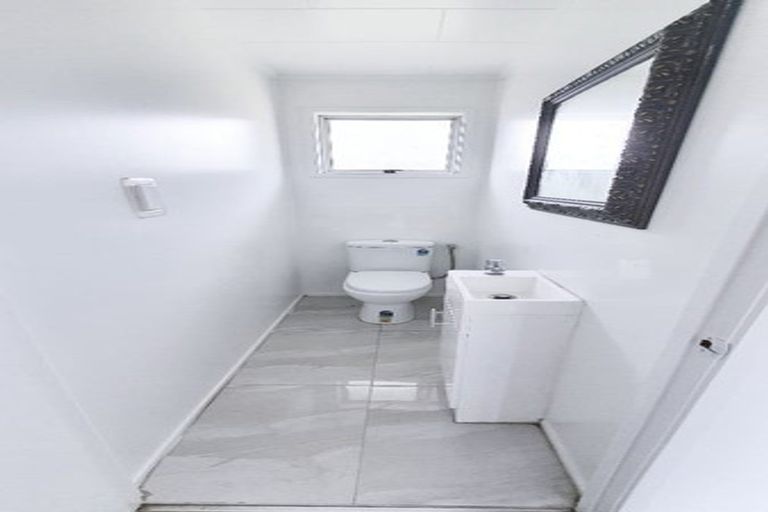 Photo of property in 37 Larissa Avenue, Henderson, Auckland, 0610