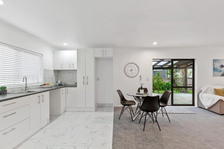 Photo of property in 32 Marinich Drive South, Ranui, Auckland, 0612