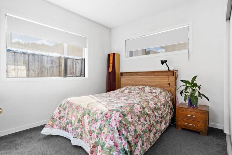 Photo of property in 12 Hava Place, Green Bay, Auckland, 0604