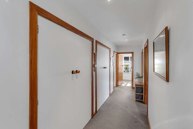 Photo of property in 10 Claxton Place, Saint Martins, Christchurch, 8022
