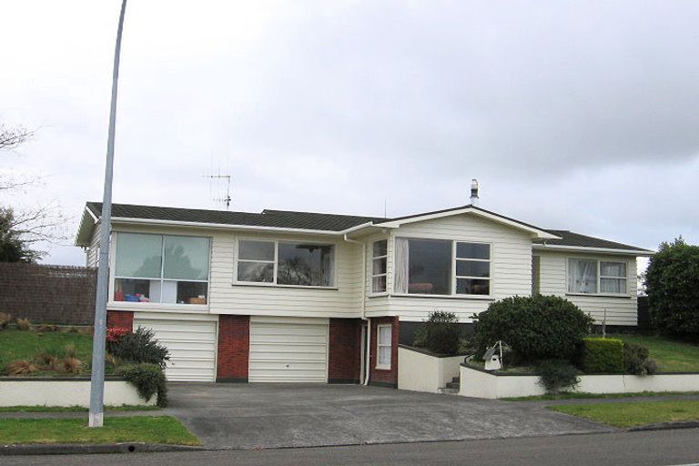 Photo of property in 36 Winston Avenue, Hokowhitu, Palmerston North, 4410