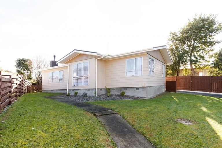 Photo of property in 9 Lyndale Place, Kelvin Grove, Palmerston North, 4414