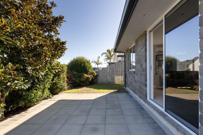 Photo of property in 56 Te Kio Crescent, Papamoa Beach, Papamoa, 3118