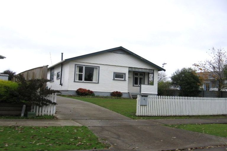 Photo of property in 4 Perrin Place, Kelvin Grove, Palmerston North, 4414