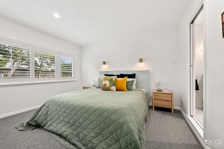 Photo of property in 2 Barton Road, Heretaunga, Upper Hutt, 5018