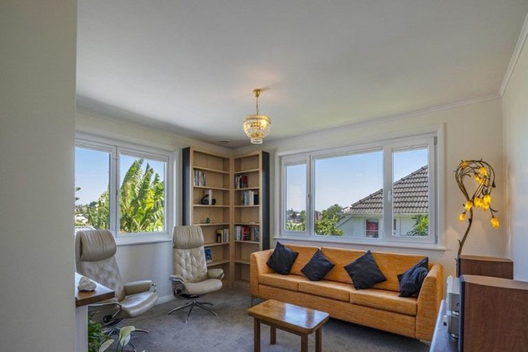 Photo of property in 32 Roseman Avenue, Mount Roskill, Auckland, 1041