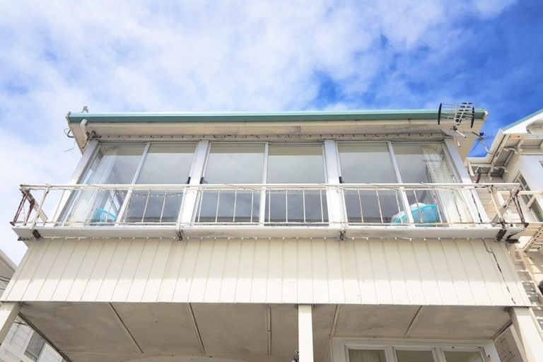 Photo of property in 242a Oriental Parade, Oriental Bay, Wellington, 6011