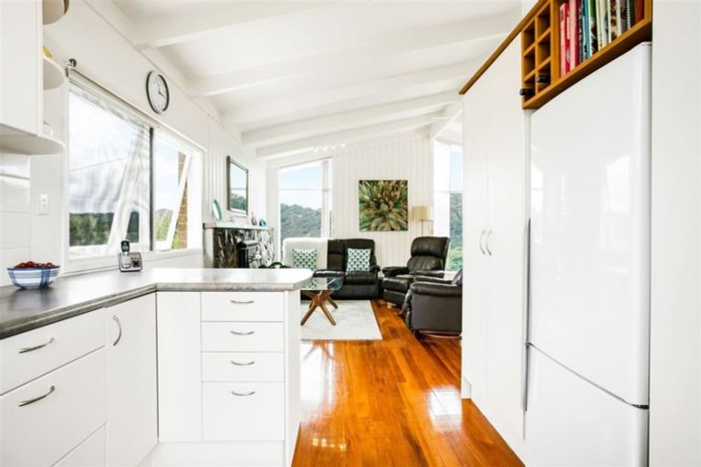 Photo of property in 13 Grendon Road, Titirangi, Auckland, 0604