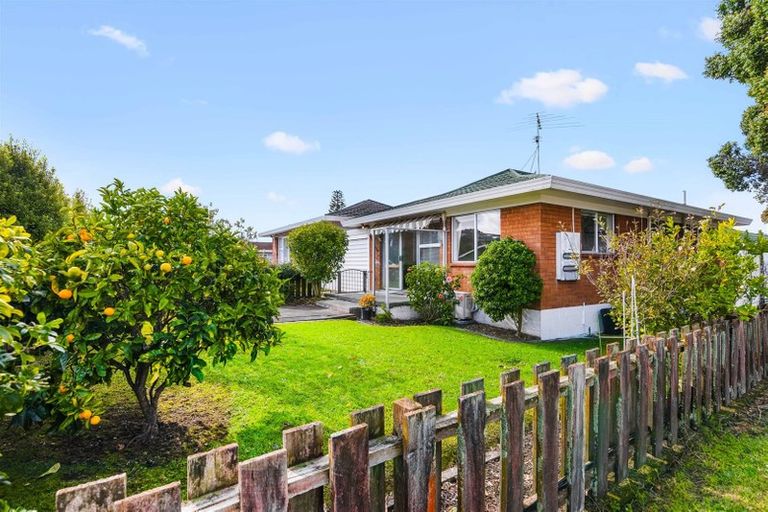 Photo of property in 28 Faith Bullock Place, New Lynn, Auckland, 0600