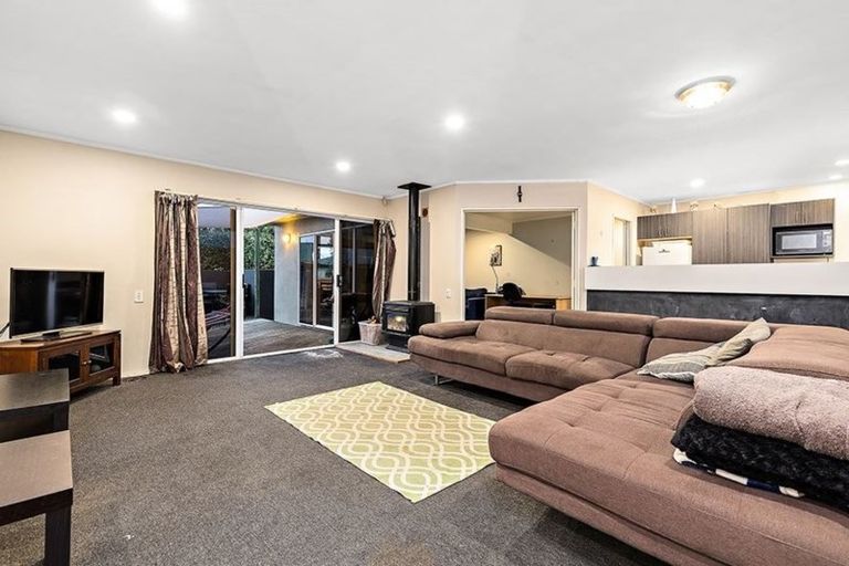 Photo of property in 1/350 Royal Road, Massey, Auckland, 0614