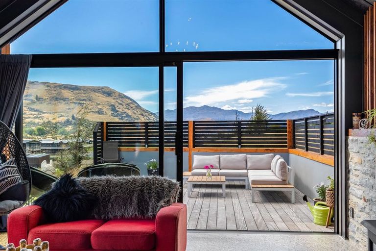 Photo of property in 11 Cunninghams Drive, Jacks Point, Queenstown, 9371