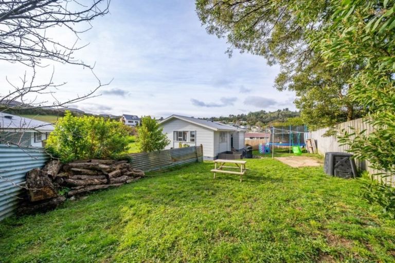 Photo of property in 51 Blueberry Grove, Timberlea, Upper Hutt, 5018